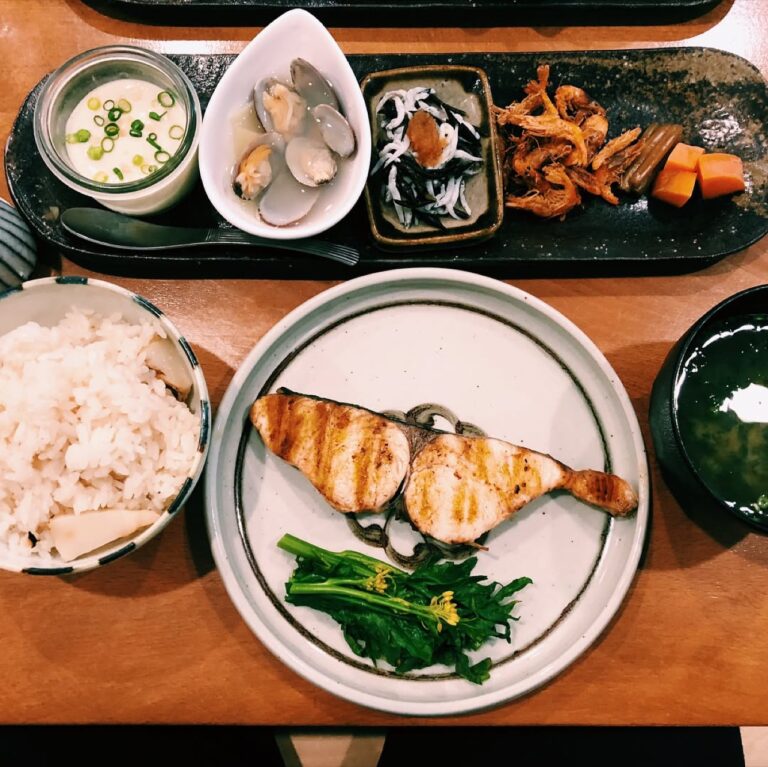 階段ノ上ノ食堂
