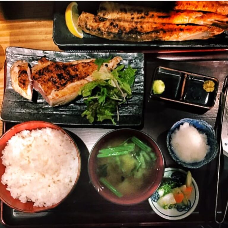 炭火焼専門食事処  白銀屋  溜池山王店